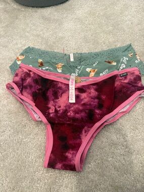 Ladies Tie-Dye Pink & Burgundy Bikini cheeky & green dog self cheeky lot of 2